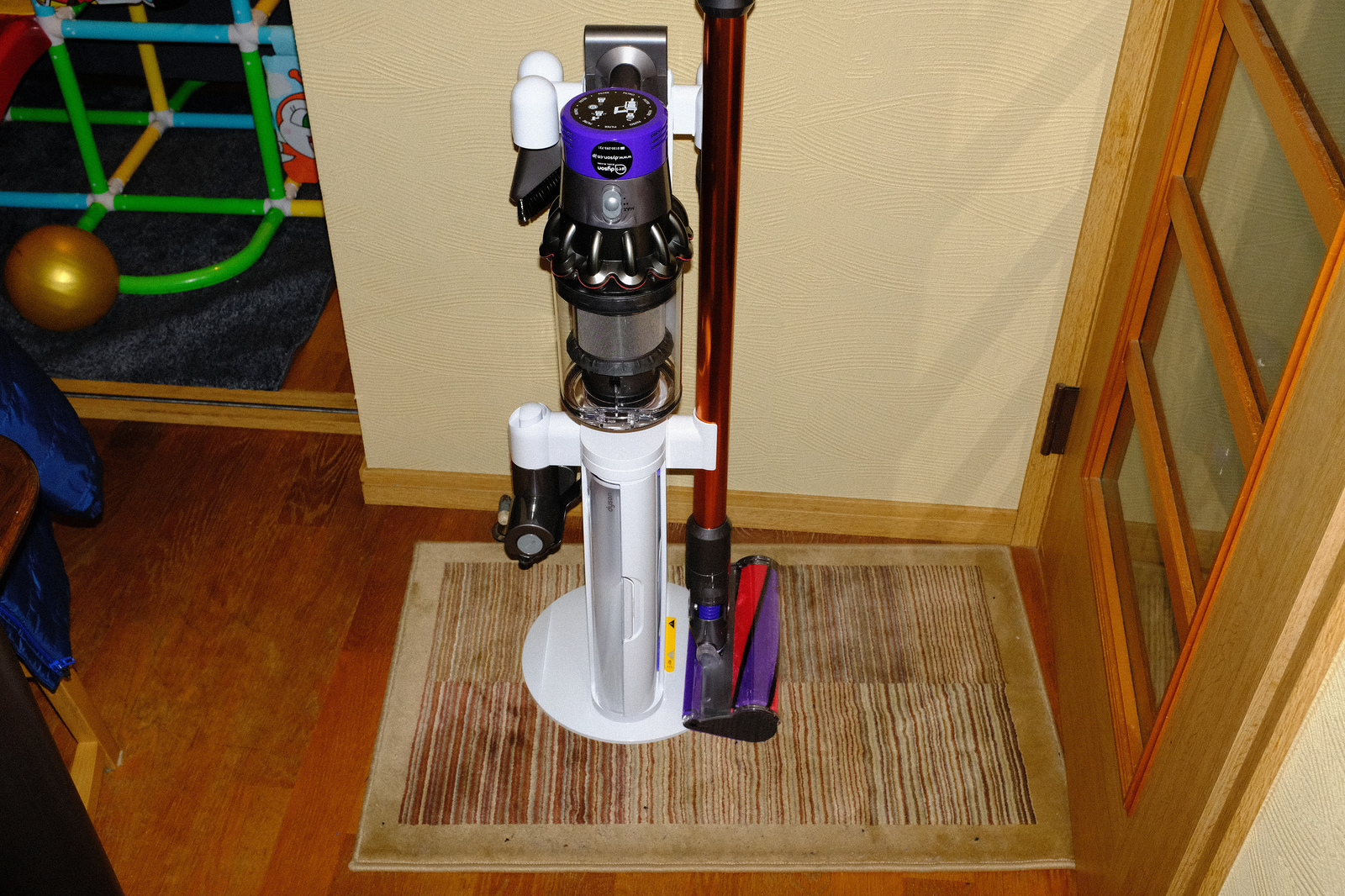 Dyson Cyclone V10 SV12 フロアドック付 ダイソン-